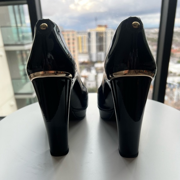 Size 9 Stuart Weitzman Black Pumps - Picture 3 of 8